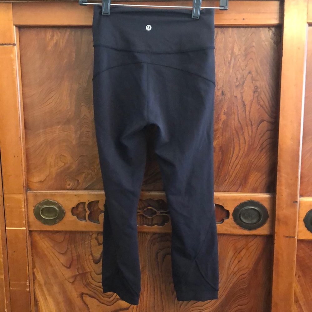 Lululemon black soft crop legging sz 4 21” inseam